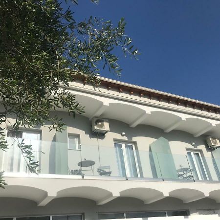 Terpsichore Boutique Appartments Дассия Экстерьер фото