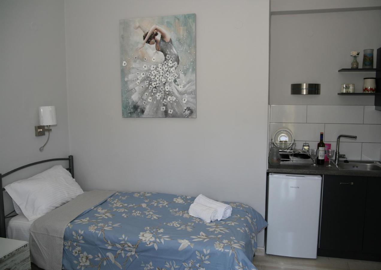 Terpsichore Boutique Appartments Дассия Экстерьер фото