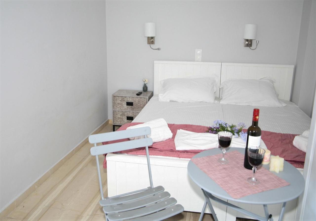 Terpsichore Boutique Appartments Дассия Экстерьер фото