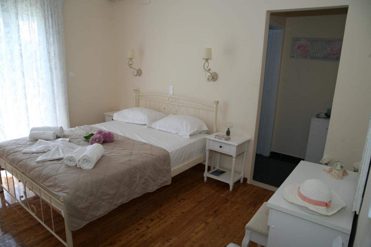 Terpsichore Boutique Appartments Дассия Экстерьер фото