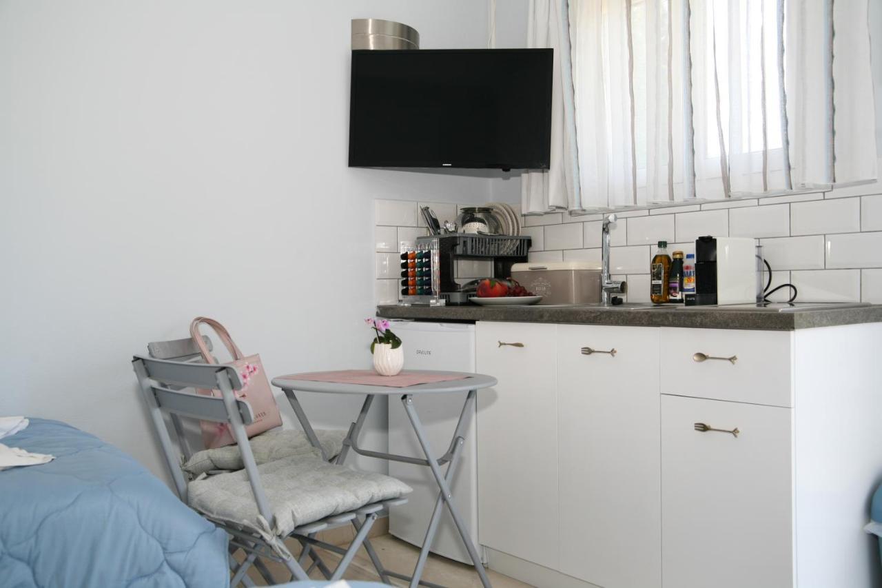 Terpsichore Boutique Appartments Дассия Экстерьер фото